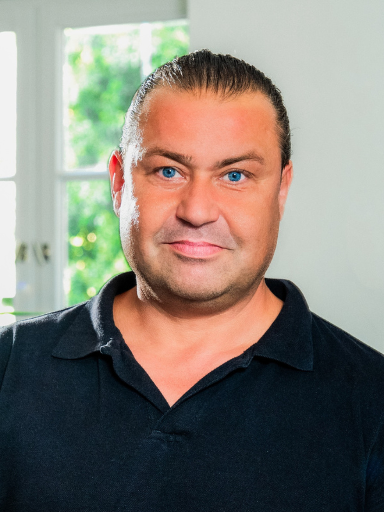 section-person-2-hover